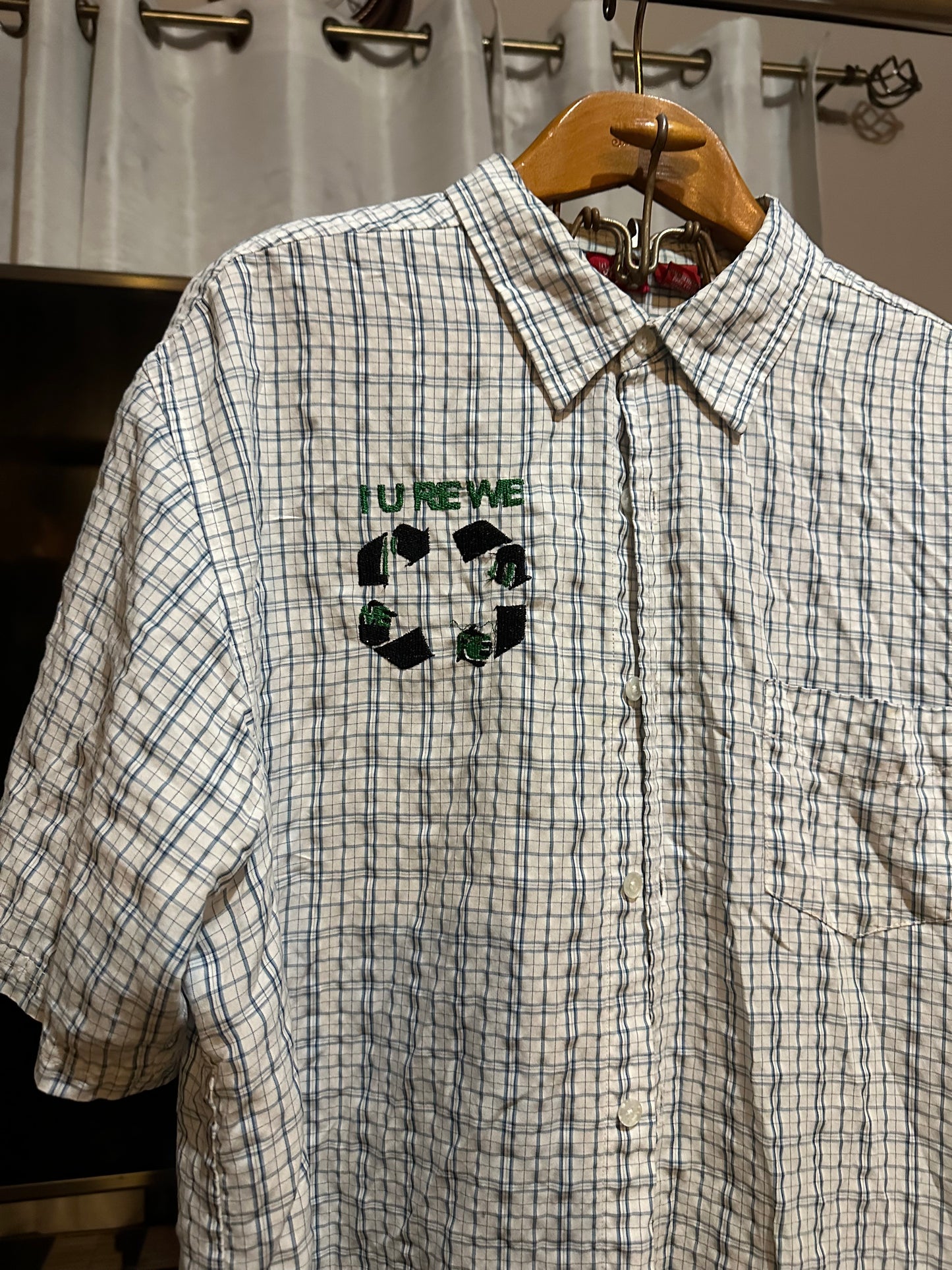 EMBROIDERY BUTTON UP