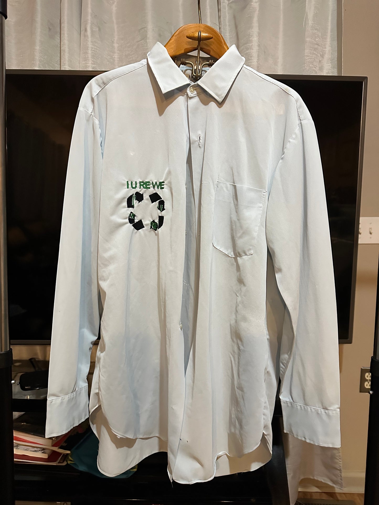 EMBROIDERY BUTTON UP