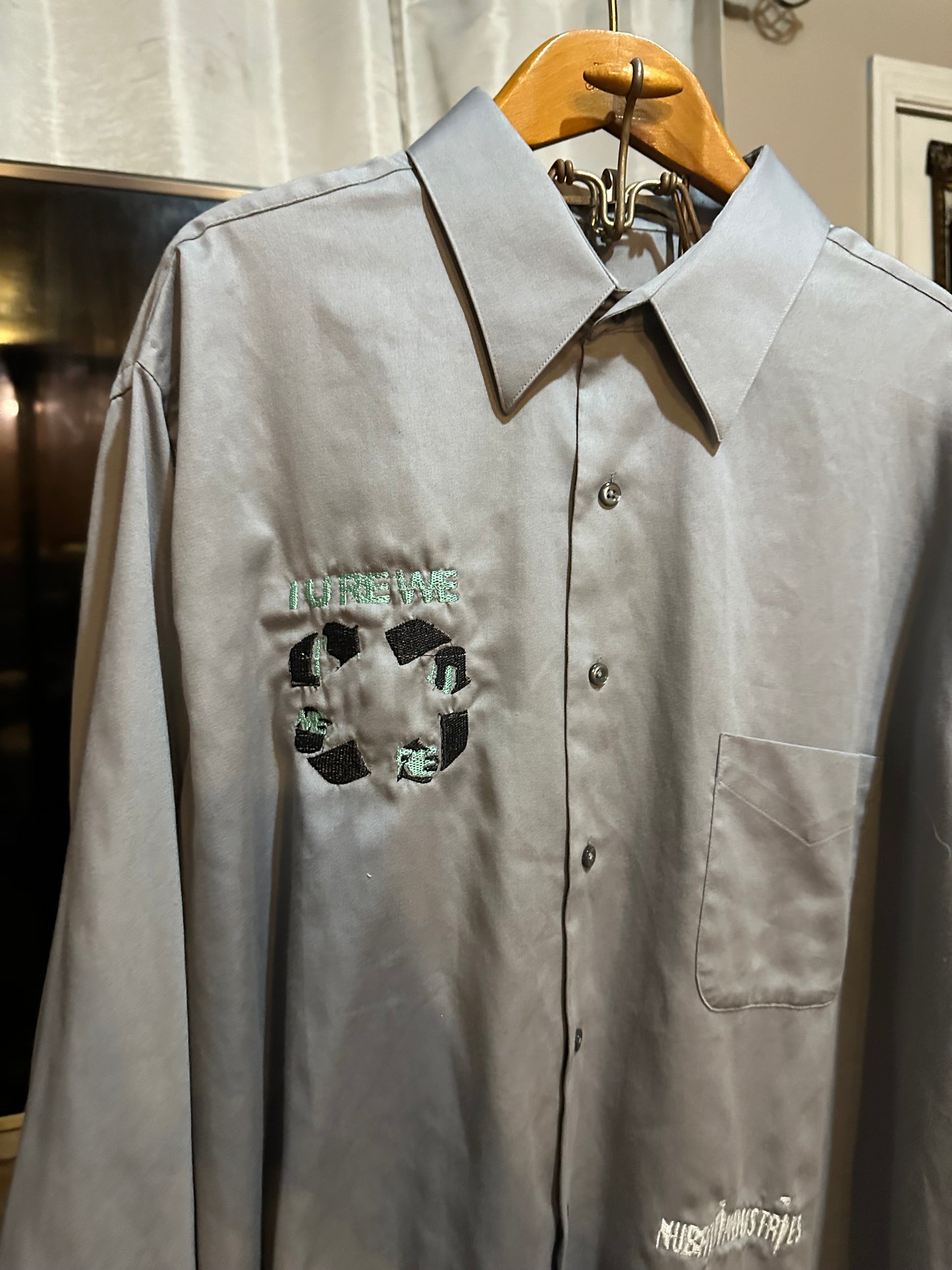 EMBROIDERY BUTTON UP