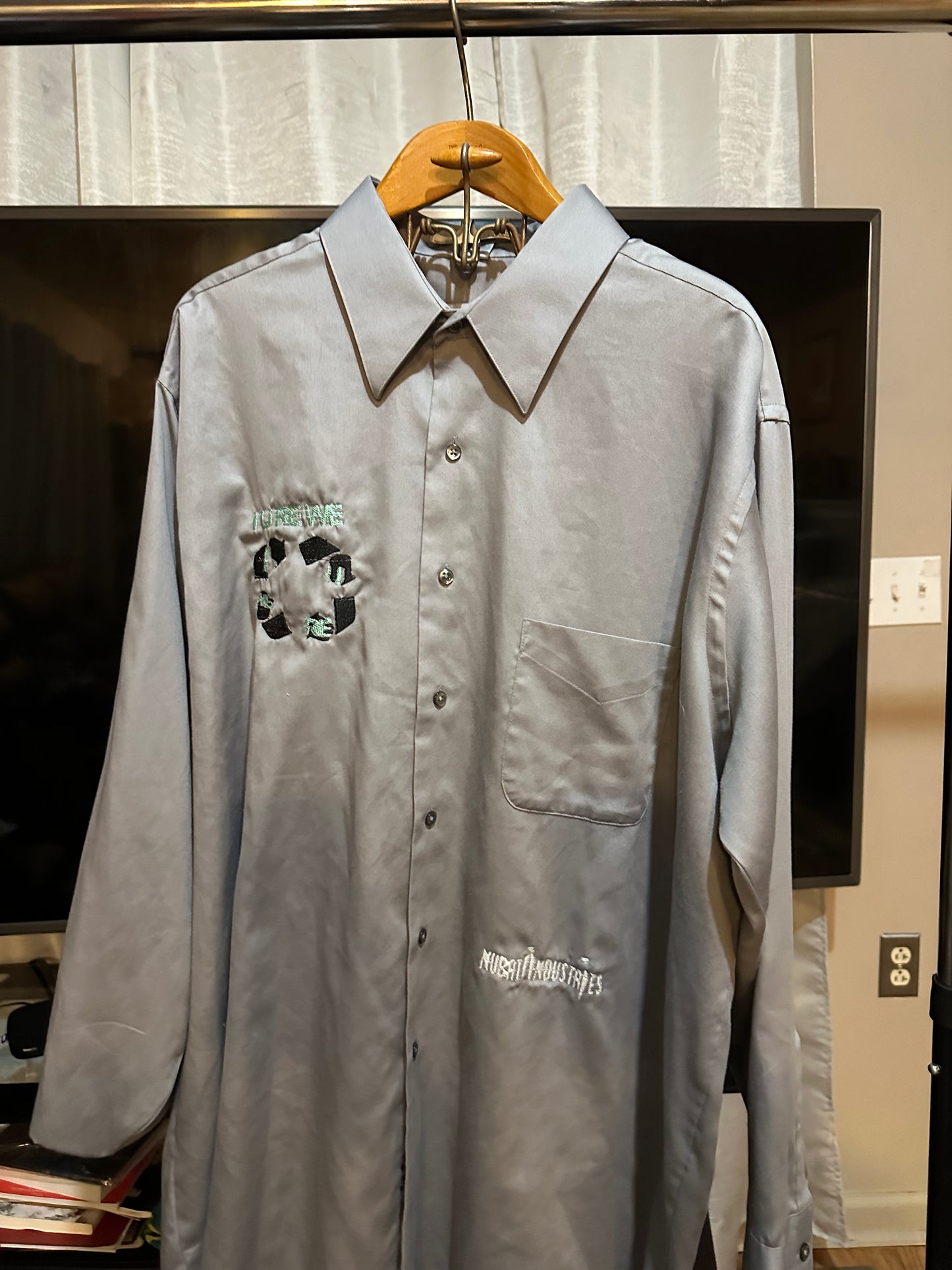 EMBROIDERY BUTTON UP