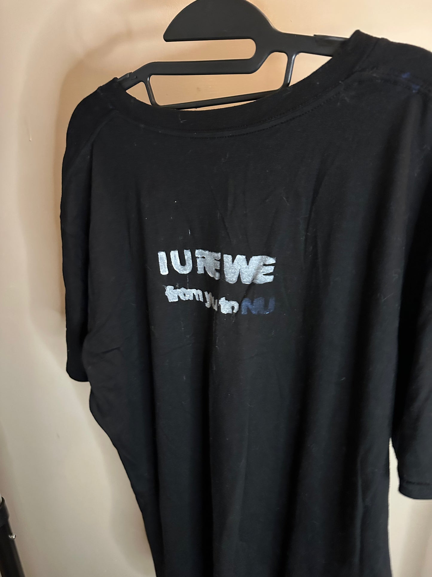 I U RE WE tee Black